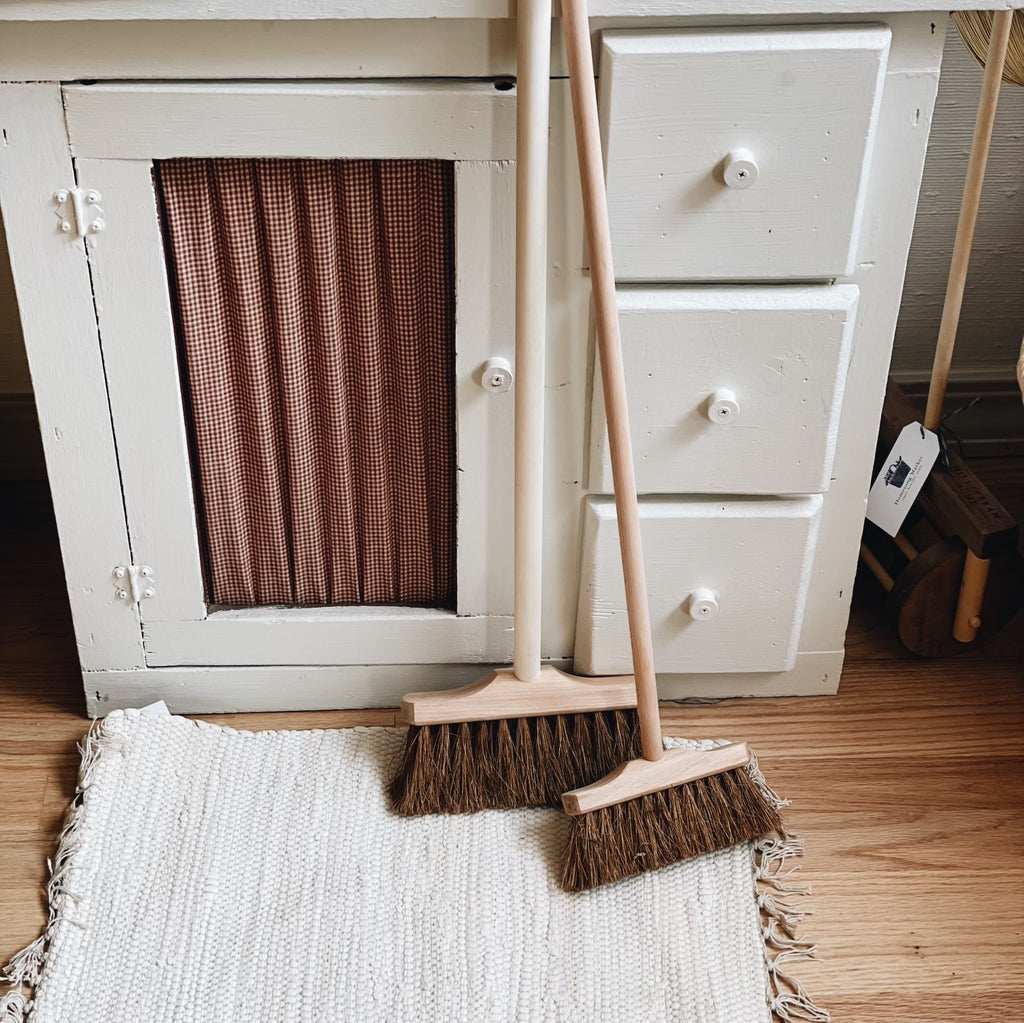 Kid’s Push Broom