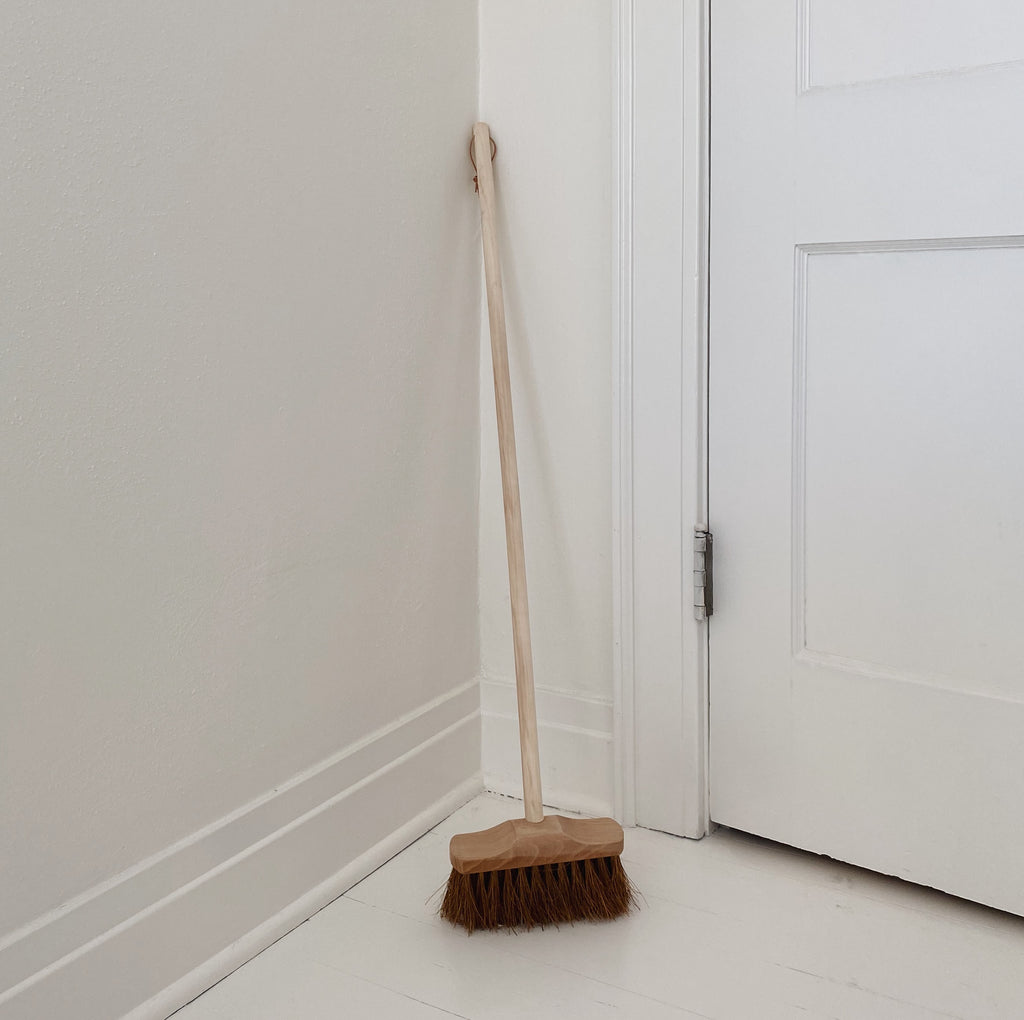 Kid’s Push Broom