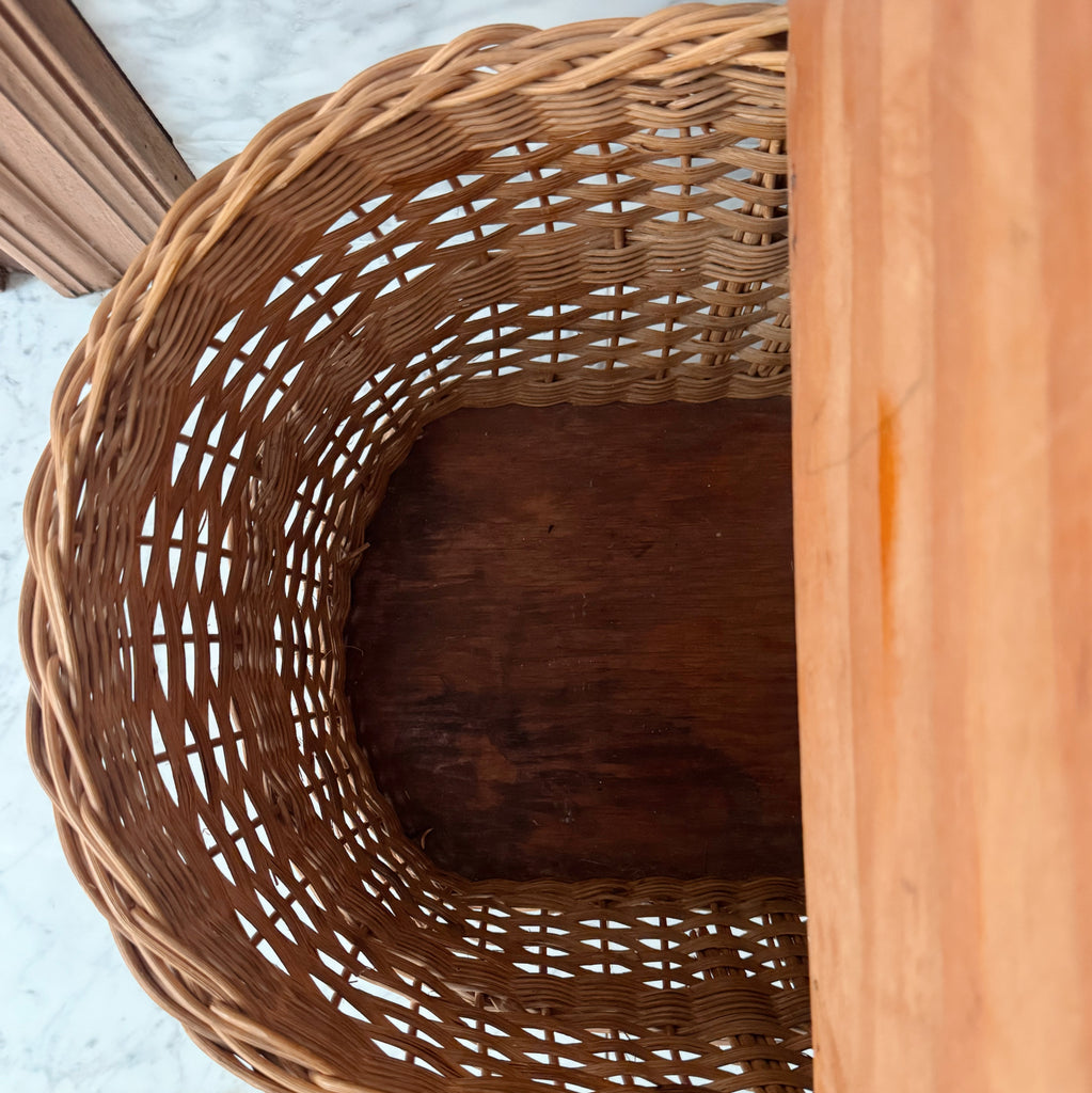 Hinge-Lid Picnic Basket
