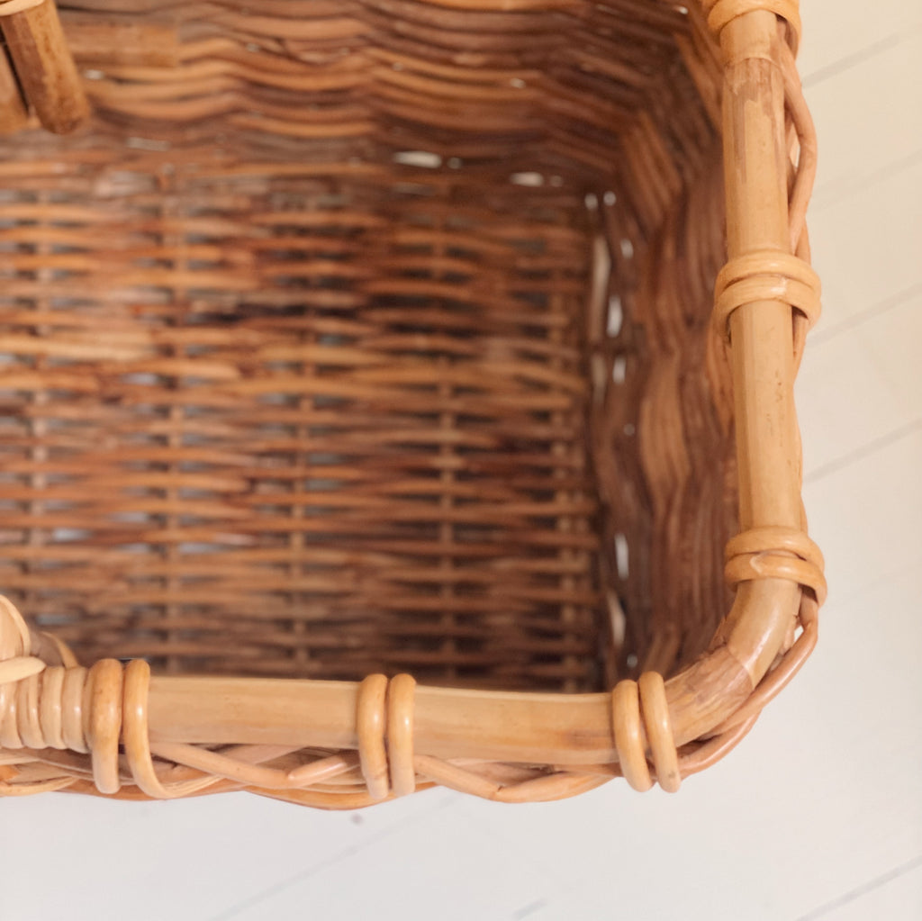 Grand Wicker Picnic Basket