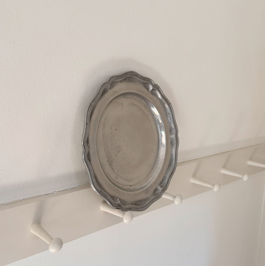 Wilton Scalloped Charger Plate