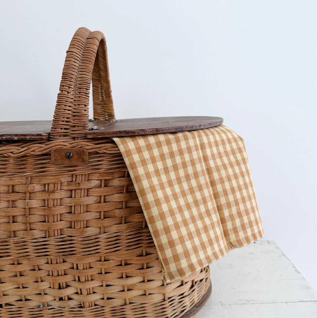 Hinge-Lid Picnic Basket