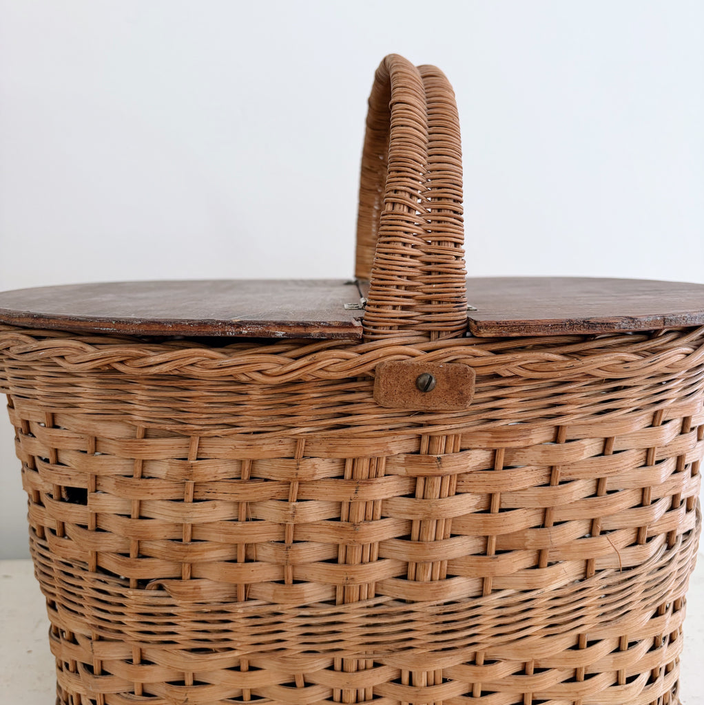 Hinge-Lid Picnic Basket