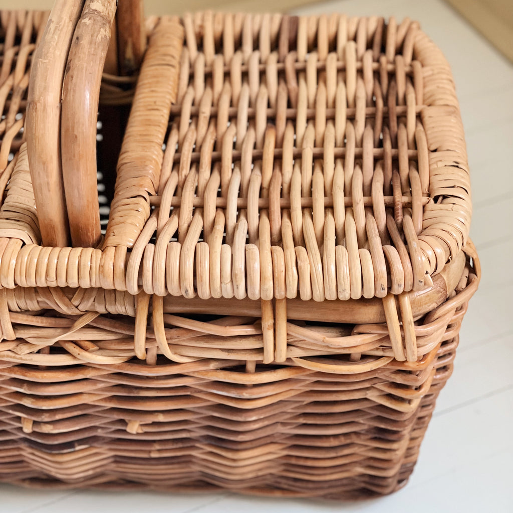 Grand Wicker Picnic Basket