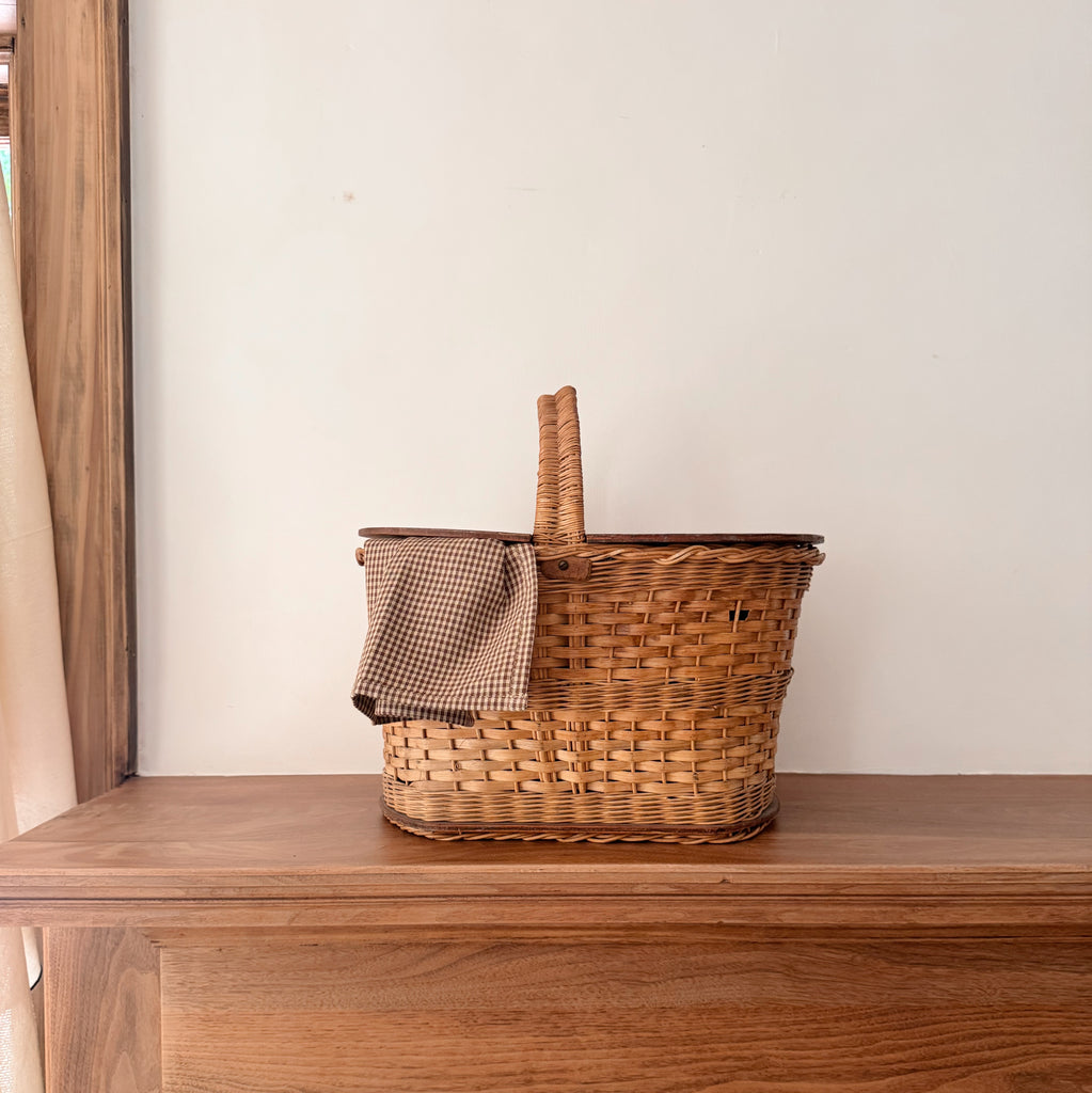 Hinge-Lid Picnic Basket