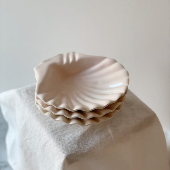 Clam Shell Serving Bowl & Fan Scallop Shell Plates