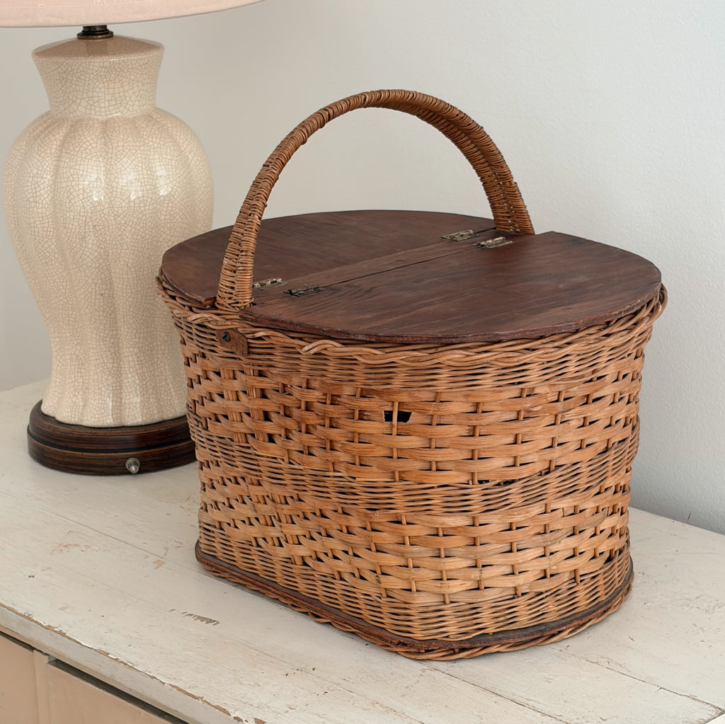 Hinge-Lid Picnic Basket