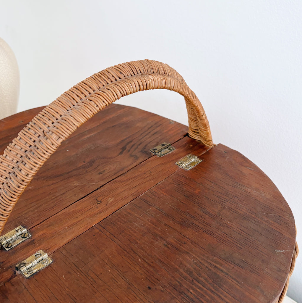 Hinge-Lid Picnic Basket