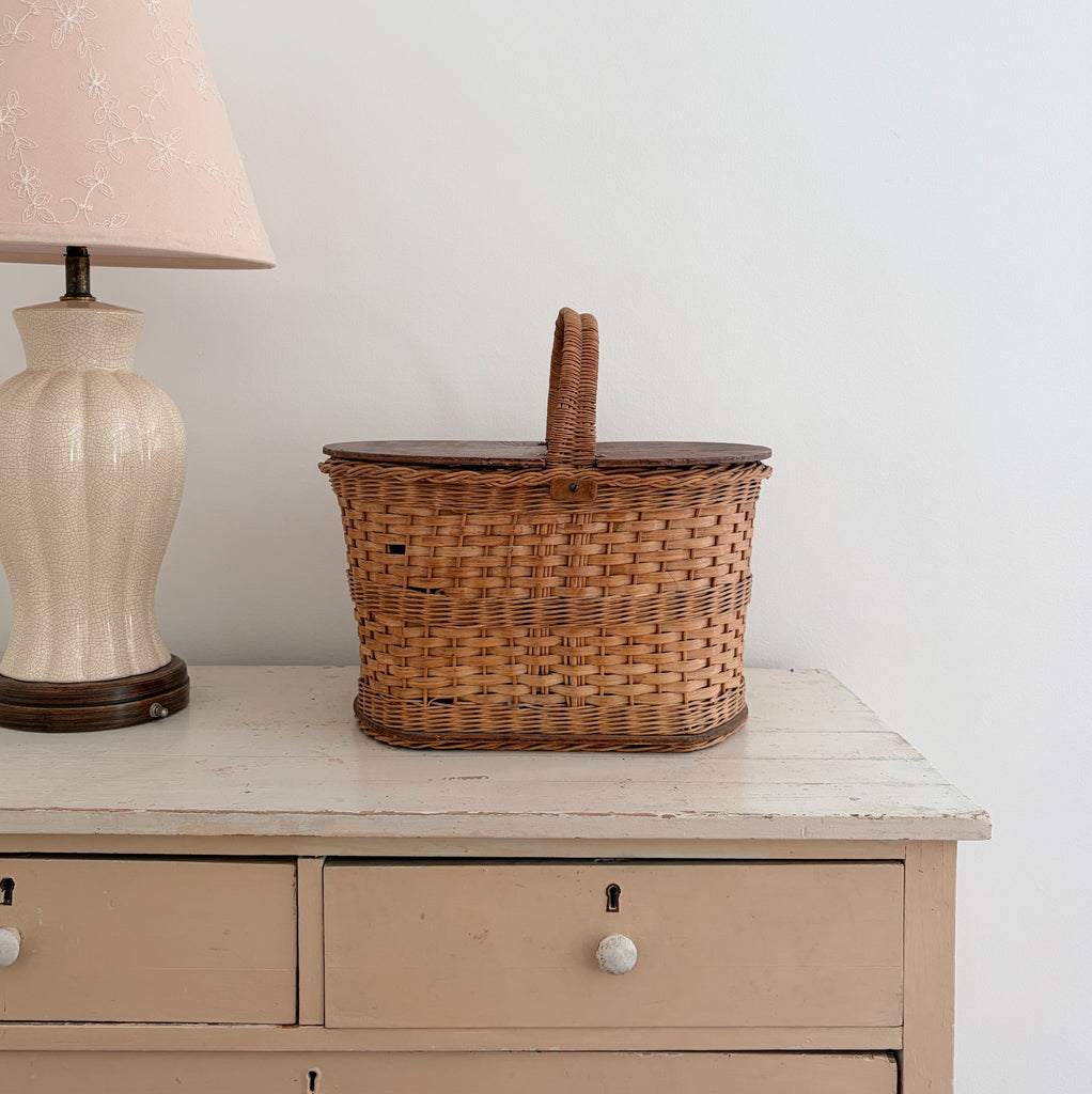 Hinge-Lid Picnic Basket