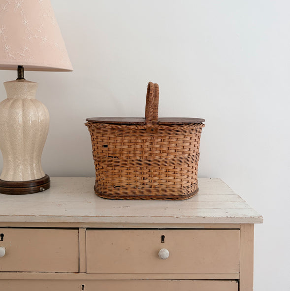 Hinge-Lid Picnic Basket
