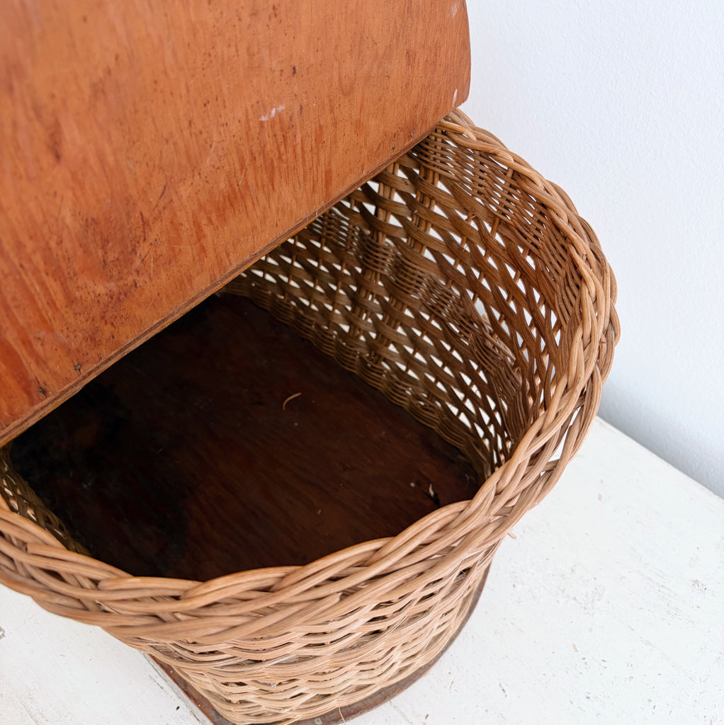 Hinge-Lid Picnic Basket