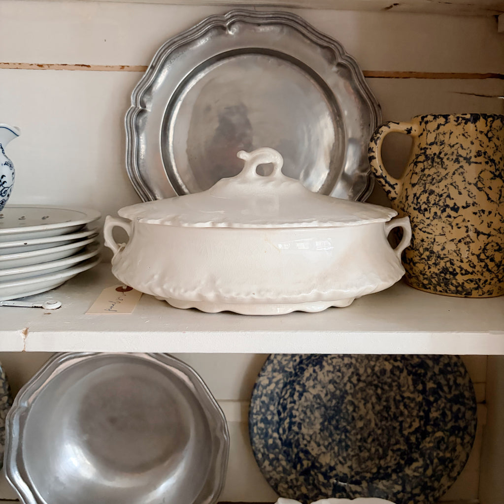 Wilton Scalloped Charger Plate