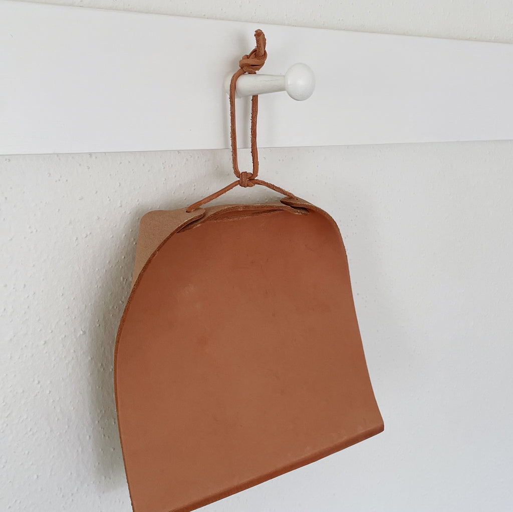 Sunhouse Craft Leather Dustpan