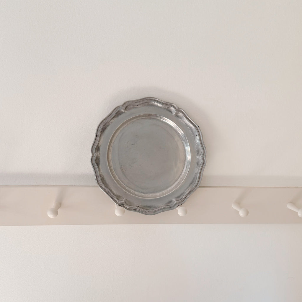 Wilton Scalloped Charger Plate