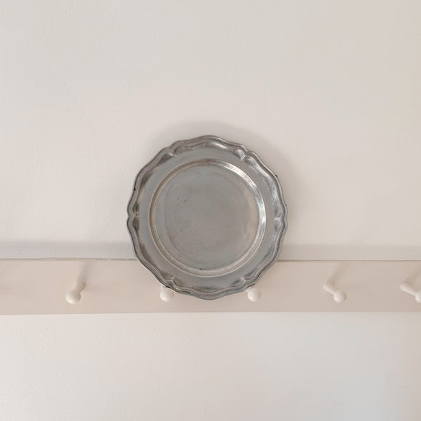 Wilton Scalloped Charger Plate