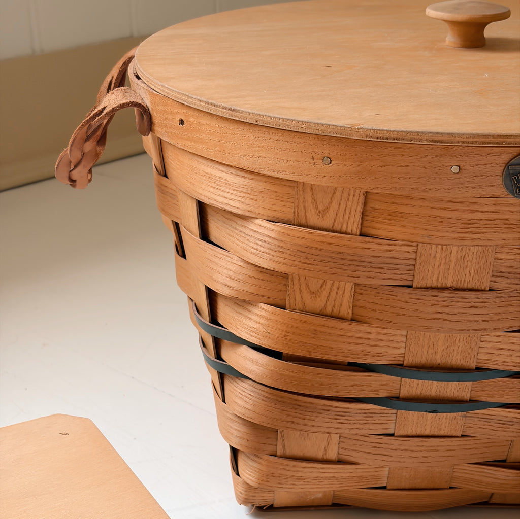 Peterboro Lidded Pie Basket