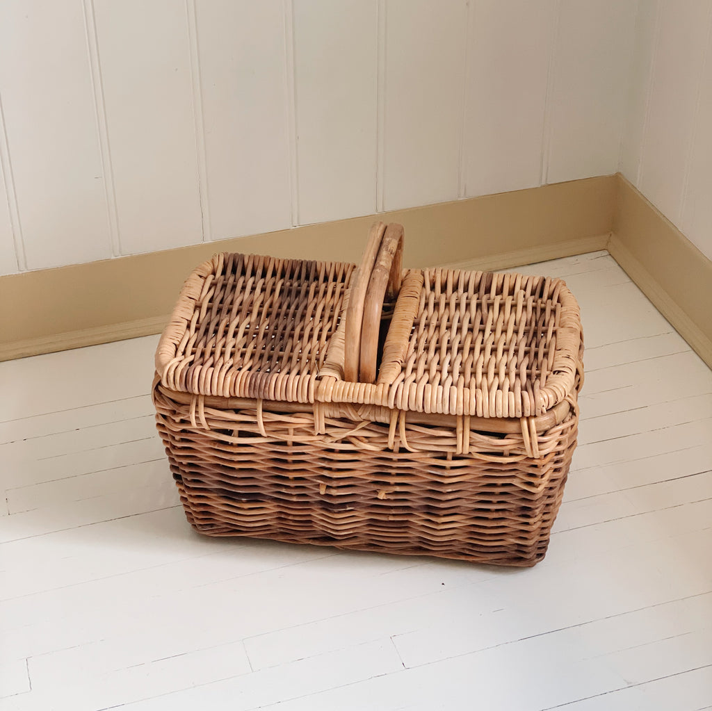 Grand Wicker Picnic Basket