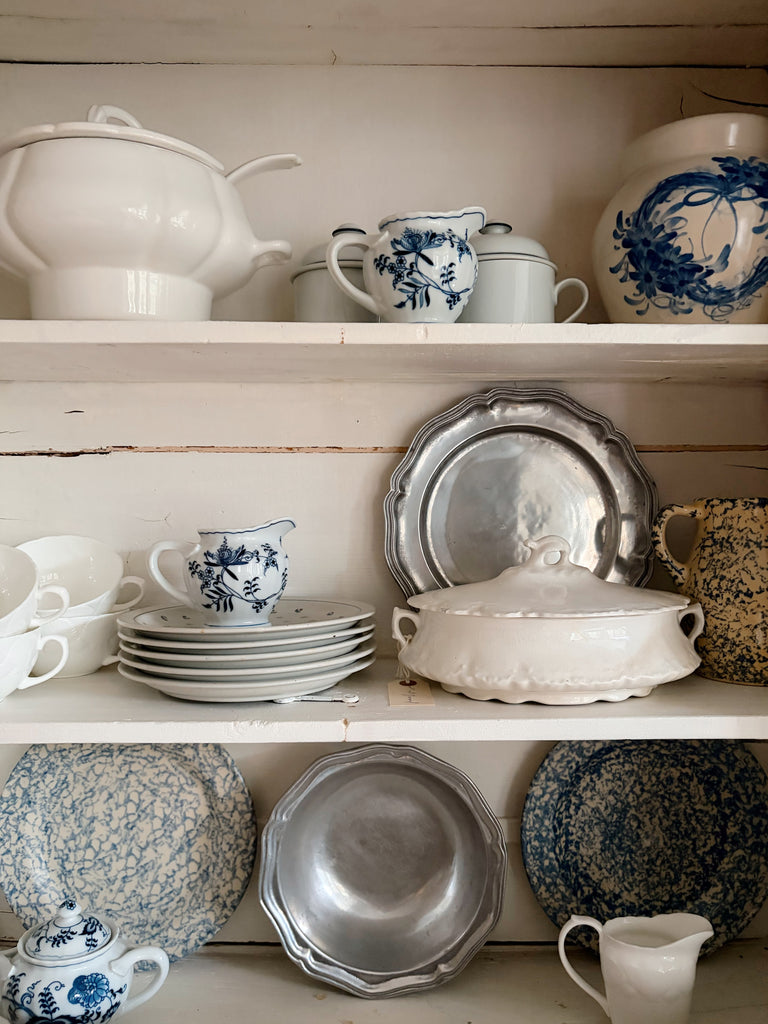 Wilton Scalloped Charger Plate