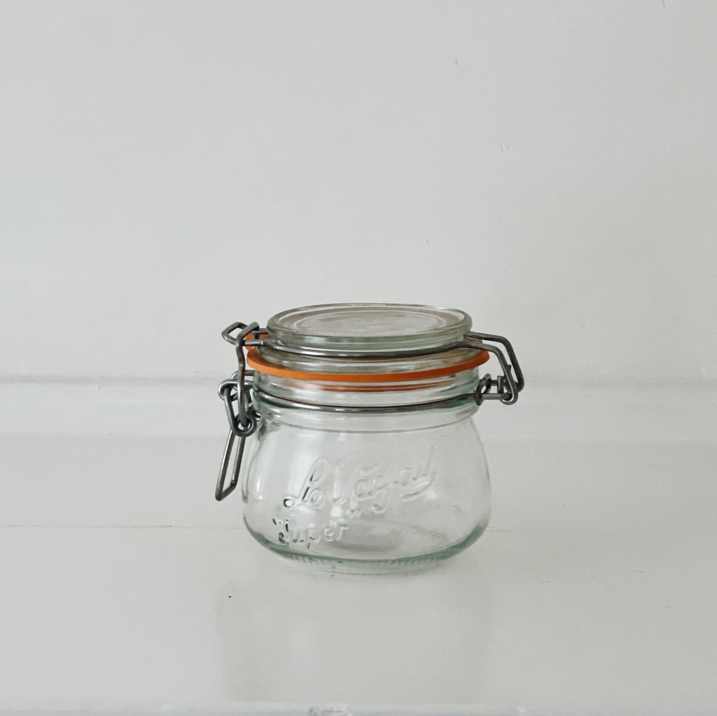 Le Parfait Screw Top Jars – Large French Glass Jars For Pantry Storage  Preserving Bulk Goods, 3 pk GLD / 64 fl oz - Harris Teeter
